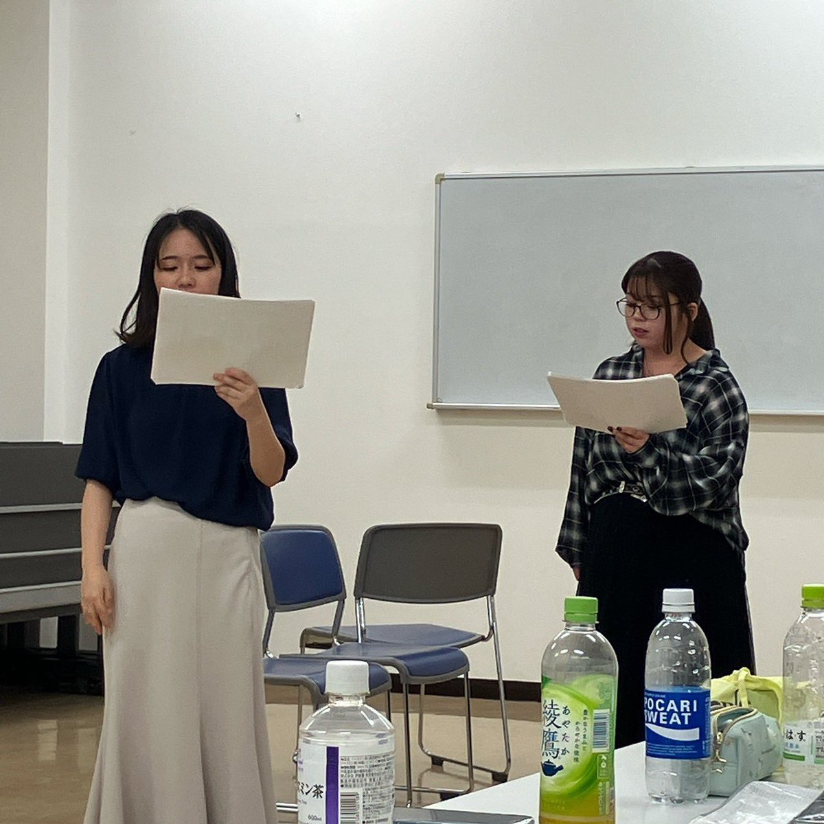 MahoVoice2820's tweet photo. おはようございます。

台本を読み込めば読み込むほど、「澪七は人たらしだけど、良い女だ」となる。

そんな役を私なりにどう演じるか。過去作に出ているキャラクターだから、同じようにやれば良いや、にはしたくないんですよね。

とにかく、セリフは無意識でも出てくるようにしたいね。

#じかメロ https://t.co/ayjbIYJvWC