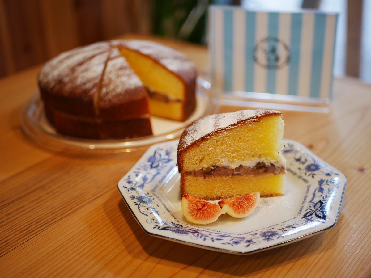 cafe_shimashima's tweet photo. 本日も和栗のヴィクトリアケーキございます🌰
ケーキプレート、プリンプレートが人気です✨今日はプレートのスコーンが紅茶とオレンジになります。
蜂蜜レモンパフェ9/30までです🍋昨日はよく出ました✨ https://t.co/ZgBiXp50YV