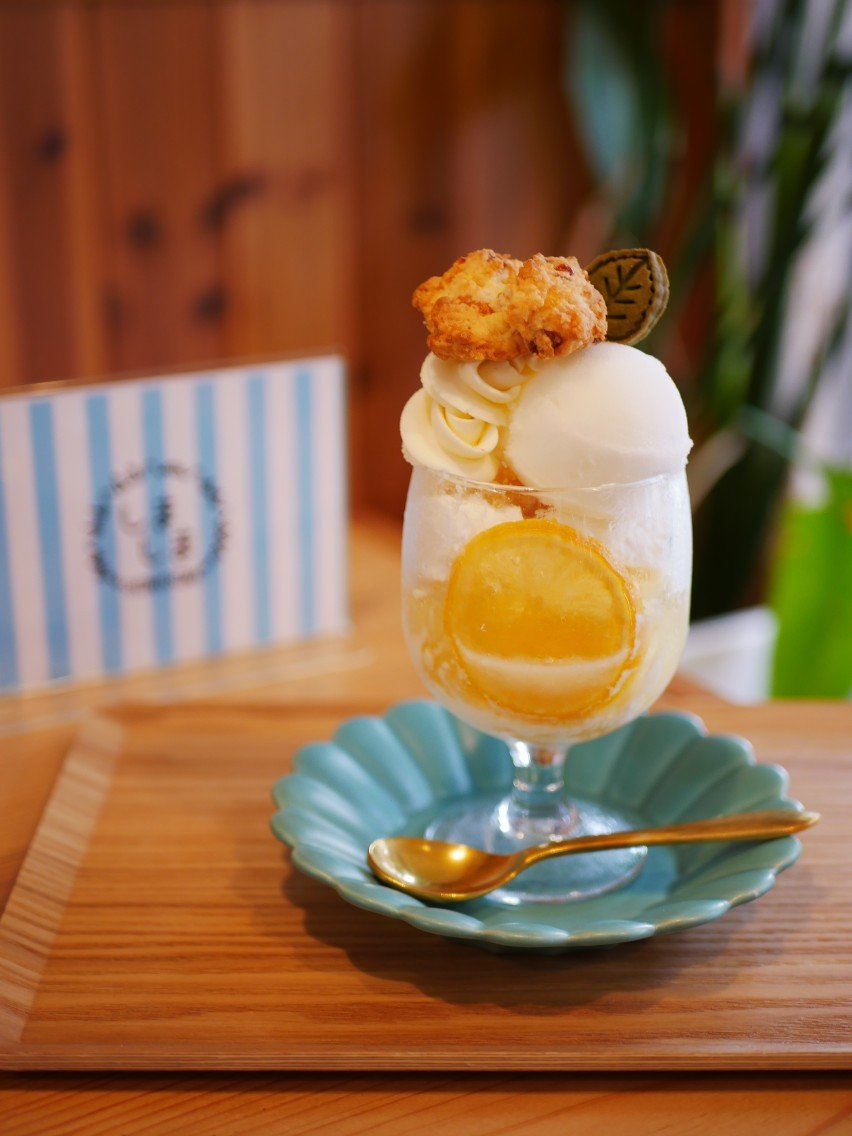 cafe_shimashima's tweet photo. 本日も和栗のヴィクトリアケーキございます🌰
ケーキプレート、プリンプレートが人気です✨今日はプレートのスコーンが紅茶とオレンジになります。
蜂蜜レモンパフェ9/30までです🍋昨日はよく出ました✨ https://t.co/ZgBiXp50YV