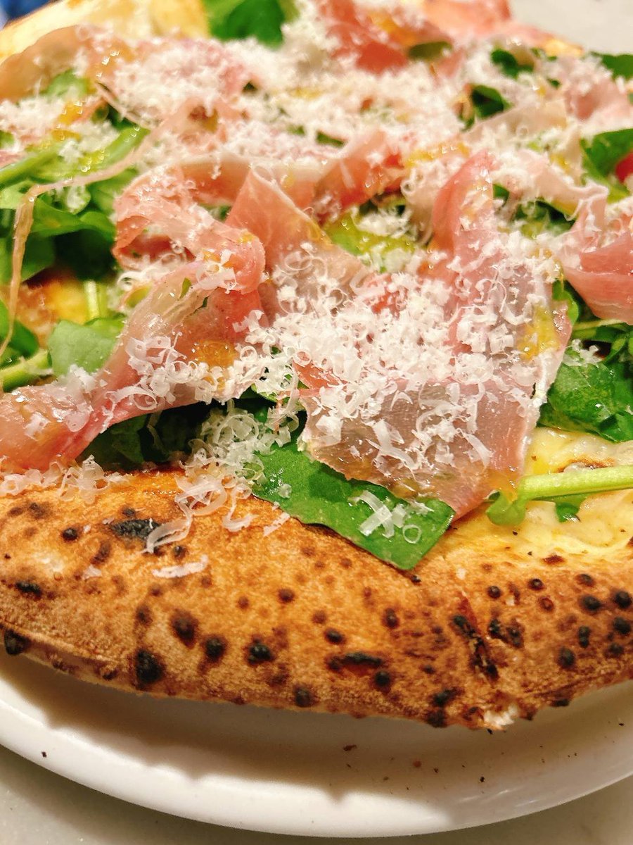 trattoriacaro's tweet photo. ルッコラと生ハムのピッツァ🍕✨
ディナータイムの通常メニューです😊

9月27日(日) 本日のディナータイムは、あと3組ほどご案内可能です！
ランチタイムはまだまだお席に余裕がございますので、
ご予約・ご来店をお待ちしております😊

本日もよろしくお願いいたします✨
トラットリア　カーロ https://t.co/pbvhdP38ue