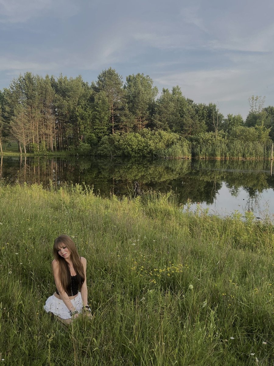 willowdazedange's tweet photo. Always a perfect spot for catching fireflies https://t.co/RRDWN2YLeb