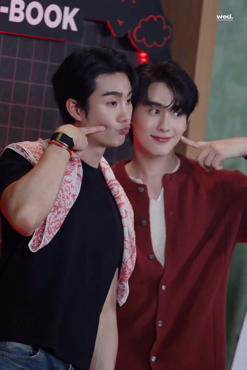 sswednesdayss's tweet photo. ถ้าป๊าอยากจะแบ๊ว หนูก็จาแบ๊วด้วย 👉🏻😚👈🏻

FORCEBOOK X BONCHON TRIP D1
#BonchonStaycationxFB
#fforce_  #kasibook https://t.co/m1PIJejDKG