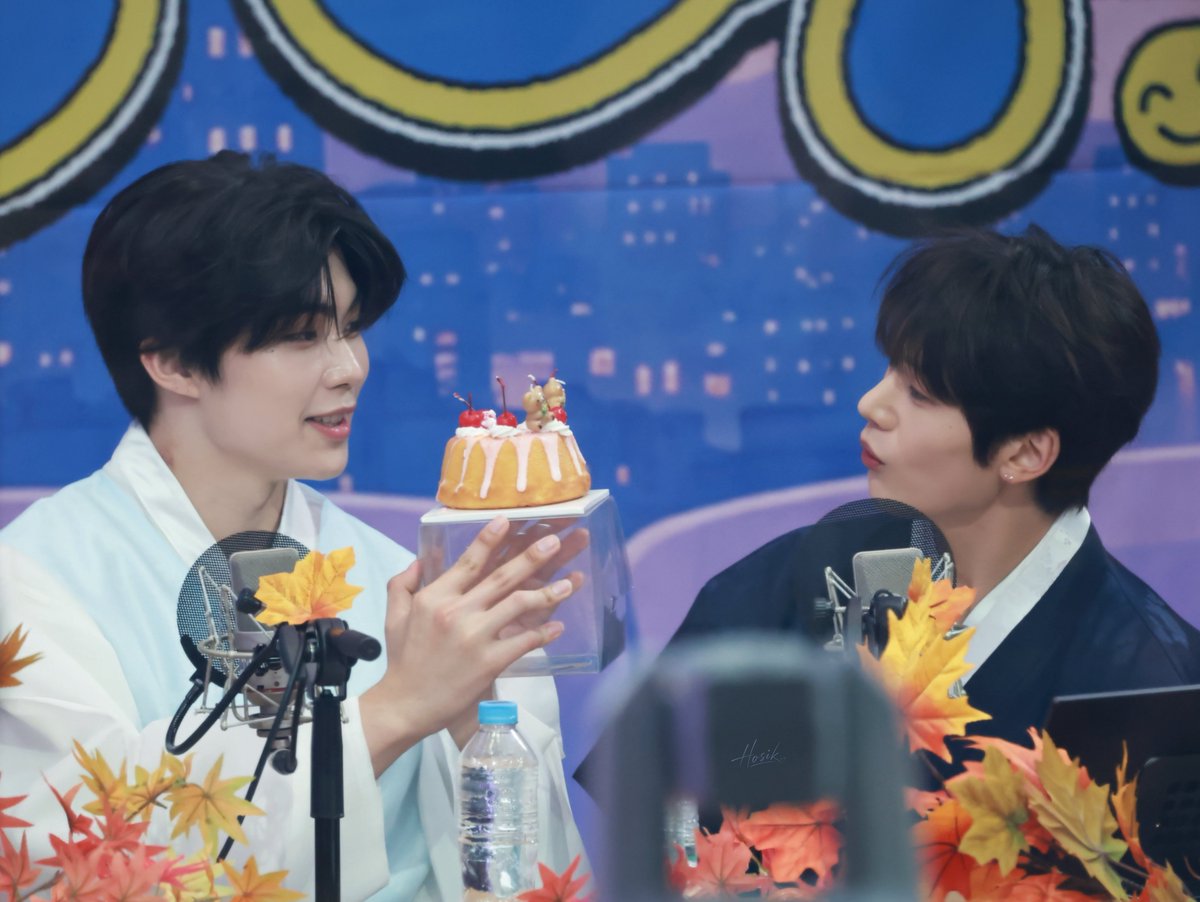 Hosikmae's tweet photo. 🎂
#SEOKMATTHEW #PARKGUNWOOK https://t.co/8PISyol3wL