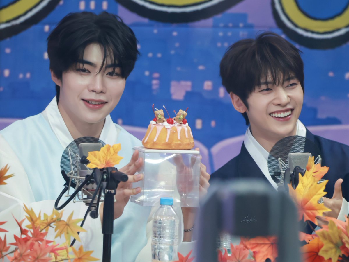 Hosikmae's tweet photo. 🎂
#SEOKMATTHEW #PARKGUNWOOK https://t.co/8PISyol3wL