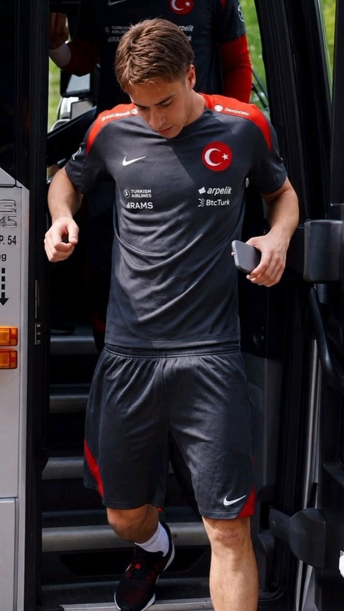 nicouqvc's tweet photo. kenan yildiz 😋 https://t.co/EDgKnmukHd