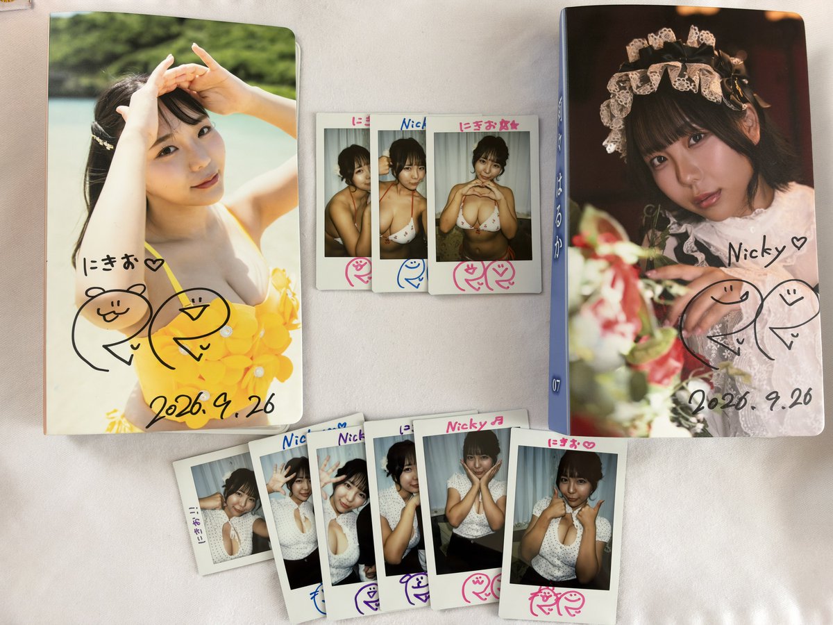 Nicky4Riri's tweet photo. 2026.09.26 チェキ会at 岩本町

今回は推しがチェキ会を開いて下さいました
第１部: 水着
第２部: 私服

あまりにカワイイのでたくさんチェキ撮りました📷
物販のチェキブックにはサインを入れてくれるサービス付き✨
なんてお優しいのでしょう🥹
ここにまたチェキがたくさん集まりますように🙏

元気な推しの姿を見られて幸せでした😊
#莉々はるか