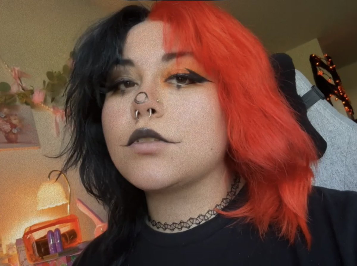 macabre_mallow's tweet photo. New hair🧡🖤🕸️ https://t.co/j6QQGZ4SDY