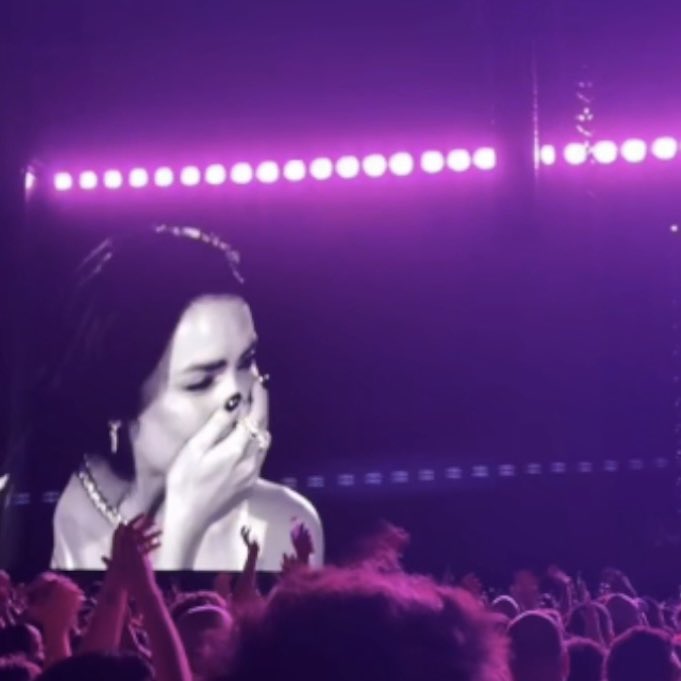lali_gera's tweet photo. no soy fuerte, soy un mar de lagrimas 😭 https://t.co/9npVNTyimr