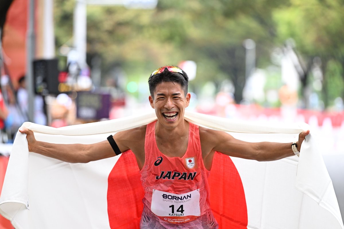 Getsuriku's tweet photo. #名古屋アジア大会
マラソン競歩
男子
勝木隼人（自衛隊体育学校）が優勝！！

3時間3分36秒で、18年ジャカルタ大会50km競歩に続く金🥇

最後の1周は沿道の声援にガッツポーズで応えながらのウイニングウォーク👏 https://t.co/YAwdJYB2gQ