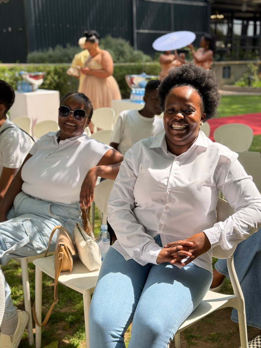 harases_memory's tweet photo. I can sing out loud and shout your name. I can bring everyone to thee through my love of music🥺🙏🏾🌻 https://t.co/RHtkmTMDOP