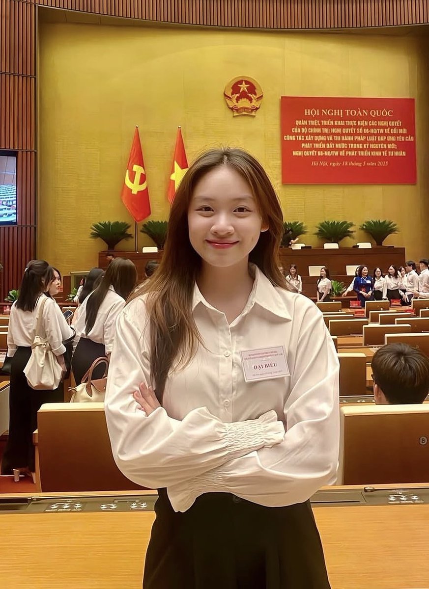 SeuChannel28964's tweet photo. Con đĩ Mai Anh. Vẻ ngoài nho nhã nhưng là 1 con điếm từ trong trứng. Em là một con đĩ rất có tiềm năng https://t.co/njg8UceTvA