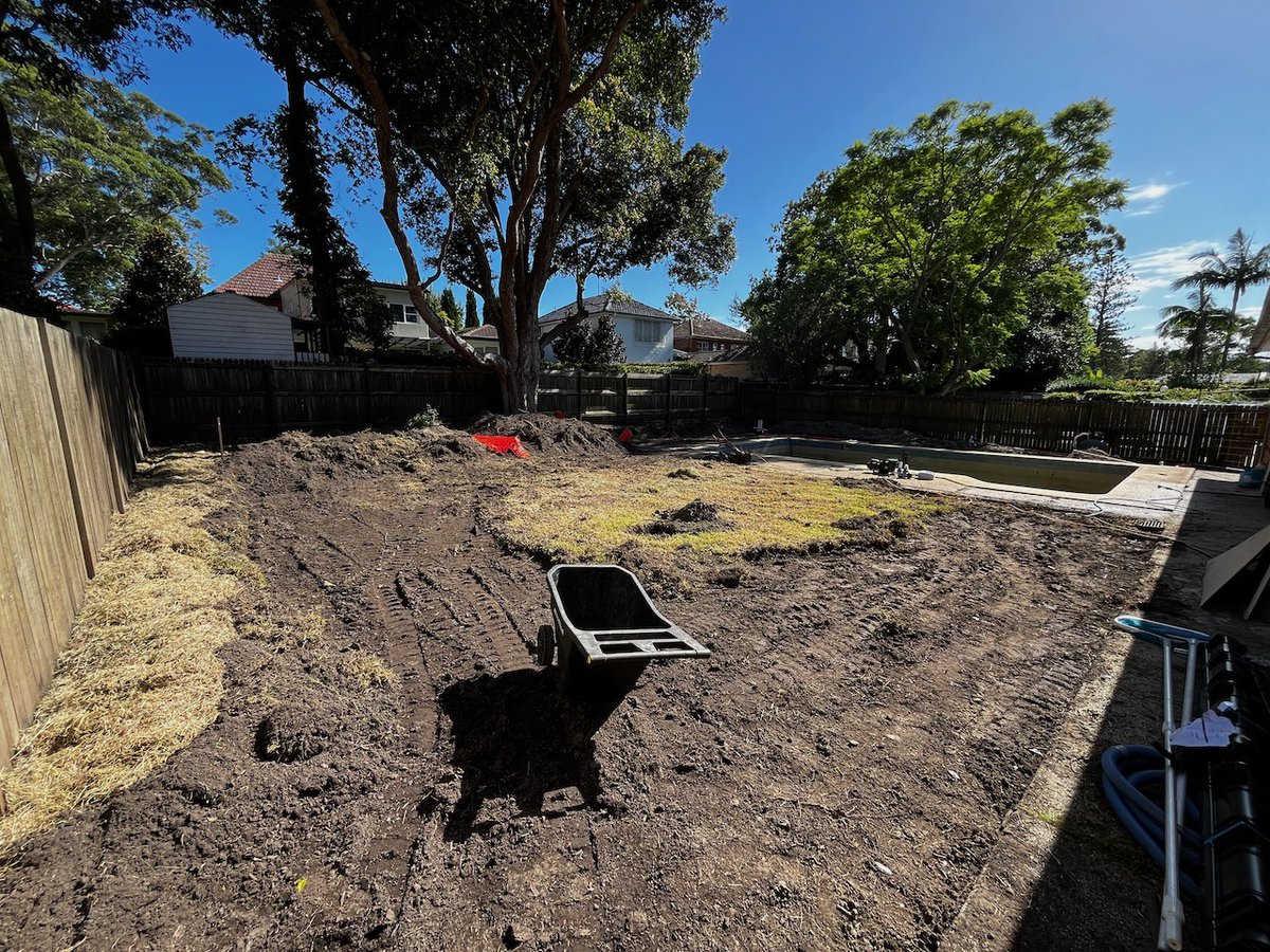 mypoolpainter's tweet photo. Sydney based, Text us @ 0438 553 000  Lawn was removed, new drainage installed, yard levelled,new lawn laid, 46 mtrs of new planter boxes, new &amp; extended paving, frameless glass pool fence.  #landscaping #swimmingpools #paving #backyardmakeover https://t.co/wNKlY3RLhX