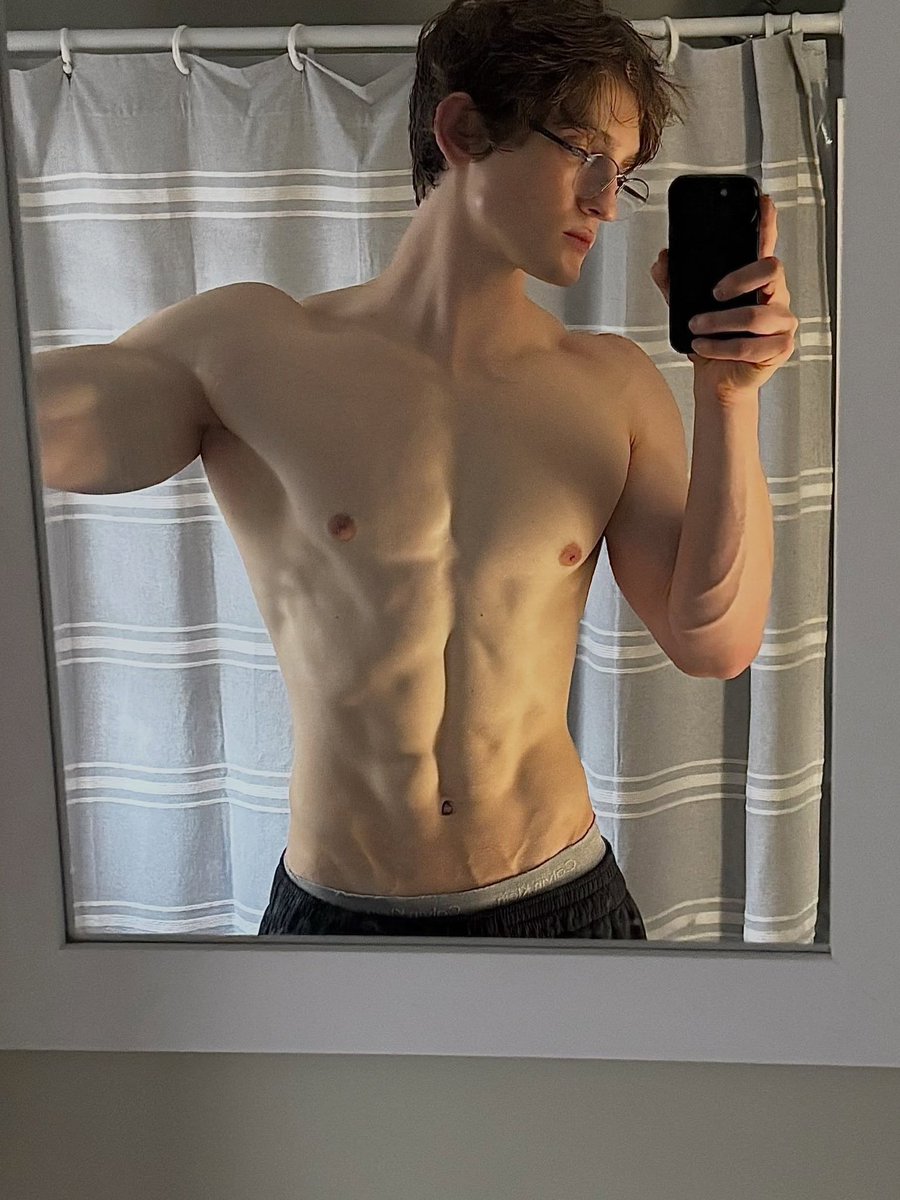 masterray00's tweet photo. Be a good little piggy, grab that bottle and SNIFF🐷

You where made to be taken advantage of my superior men your nothing but an pathetic f*cking poppers drone and ATM now hand it over😈

 #muscle  #gay #onlyfans #bwc #hairy #cock https://t.co/MfN0VDGPZI