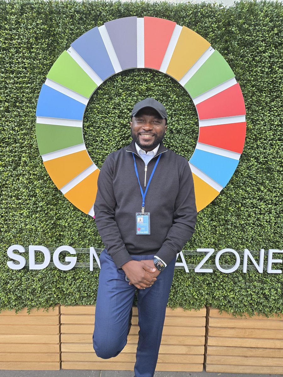 fikayobenson01's tweet photo. Great conversations. Genuine connections. Building bridges. Connecting communities.
…with my brother @Squame_am_i
#UNGA81 #TrustingtheProcess https://t.co/T2kbQojjPT