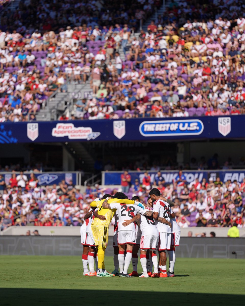 SeleccionPeru's tweet photo. 𝗗𝗲𝘀𝗱𝗲 𝗲𝗹 𝗽𝗿𝗶𝗺𝗲𝗿 𝗺𝗶𝗻𝘂𝘁𝗼, 𝗷𝘂𝗻𝘁𝗼𝘀 𝗽𝗼𝗿 𝗟𝗮 𝗕𝗶𝗰𝗼𝗹𝗼𝗿 🇵🇪❤️🤍

#LaBicolor 🇵🇪

#UnSentimientoQueNosUne https://t.co/WnzJf7bOdK