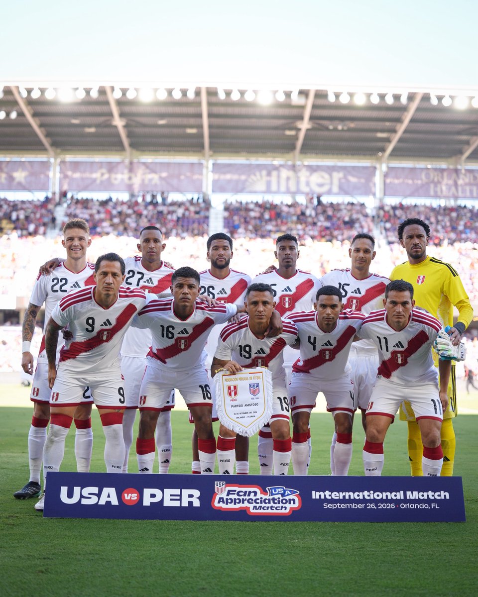 SeleccionPeru's tweet photo. 𝗗𝗲𝘀𝗱𝗲 𝗲𝗹 𝗽𝗿𝗶𝗺𝗲𝗿 𝗺𝗶𝗻𝘂𝘁𝗼, 𝗷𝘂𝗻𝘁𝗼𝘀 𝗽𝗼𝗿 𝗟𝗮 𝗕𝗶𝗰𝗼𝗹𝗼𝗿 🇵🇪❤️🤍

#LaBicolor 🇵🇪

#UnSentimientoQueNosUne https://t.co/WnzJf7bOdK