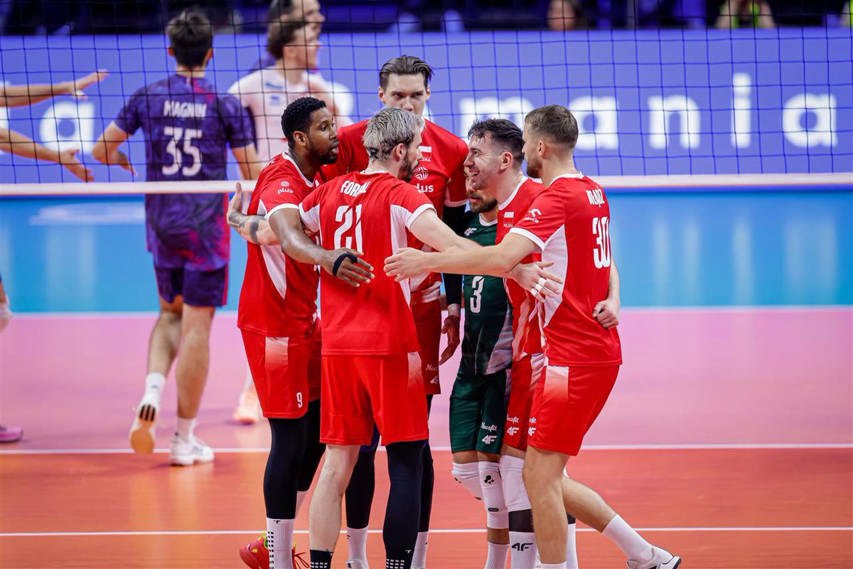 KubaRutnicki's tweet photo. POLSKA NAJLEPSZA W EUROPIE! 🇵🇱🥇

Ogromne gratulacje dla naszych wspaniałych siatkarzy! 👏👏

📸 CEV https://t.co/xu8odM3A0i