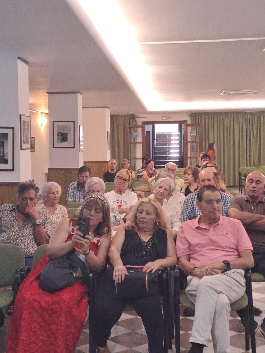 Ajuareza's tweet photo. El primer concurso de poesía Leonor Almendros ha sido un éxito, con una gran  convocatoria llena de emoción y reencuentro de personas de diferentes zonas geográficas. https://t.co/9xzrAnv68g