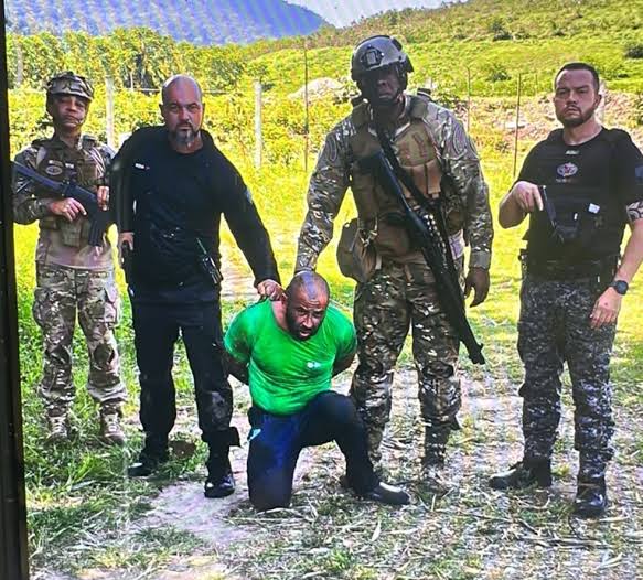 HeloBongiovani's tweet photo. Holandês investigado por tráfico internacional e colombiano condenado a 40 anos: quem são os presos que tentaram fugir no Rio
https://t.co/Sisn0Mpkha https://t.co/C3E7IYCq4W