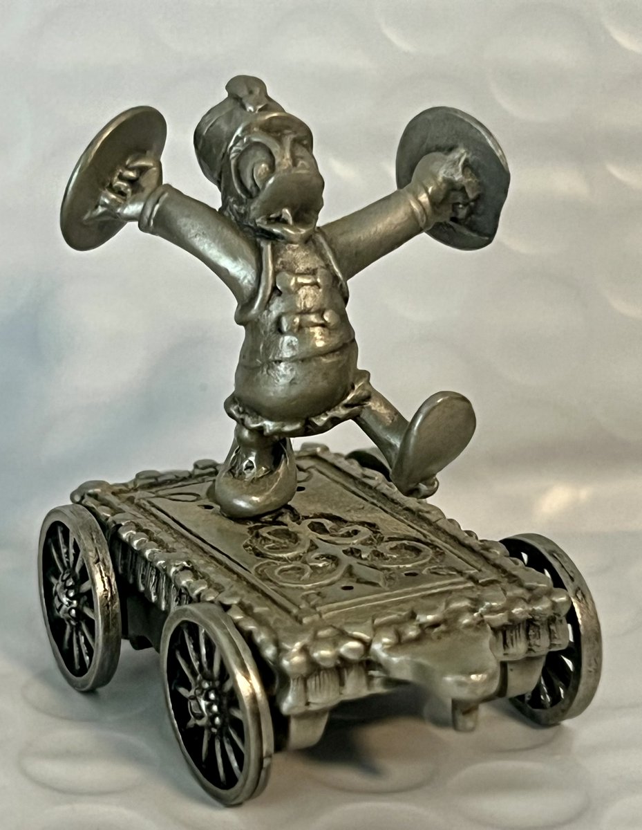 TeriE's tweet photo. RARE #WaltDisneyCompany Railroad #HudsonPewter - Band Train #DaisyDuck w Cymbals #Vintage80s
https://t.co/iV6A5GWjQ4
#disneypewter #hudsonpewter #disneycharacters #disneycollectibles #pewtertrains #disneyrailroad #disneytrains #collectibles #cymbals #percussion #disneyana https://t.co/kjpwjJTP5Q