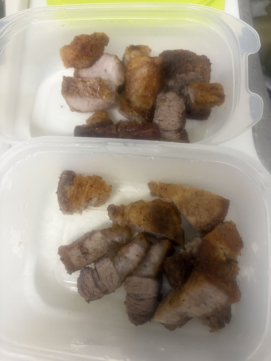 Koki030890's tweet photo. 肉スープ作るの面倒になって全部焼いた🤣 https://t.co/bP9xUnm0ri