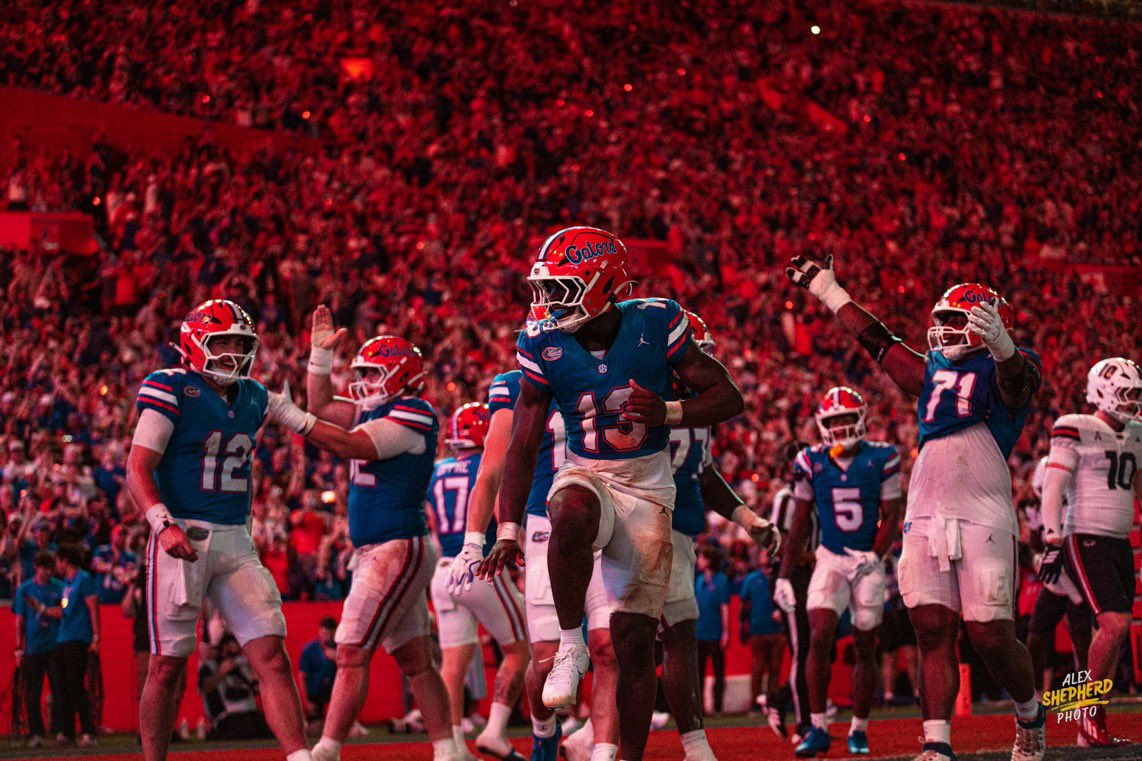 GatorScope's tweet photo. HEISMAN HIM https://t.co/sry4vSvh3S