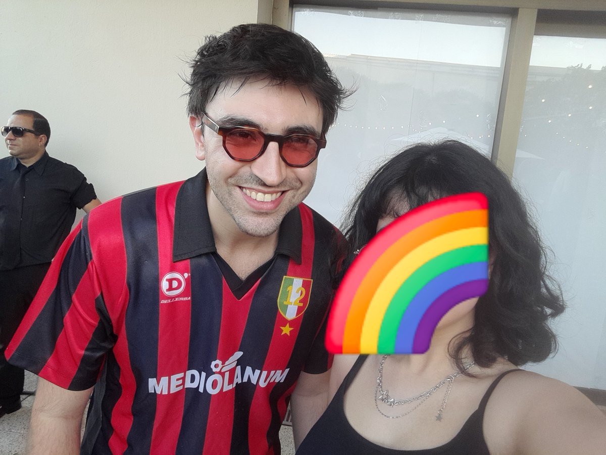 ogrilolovers's tweet photo. EU TO EM CHOQUE EU PEGYEI A PALHETA E TIREI FOTO COM ELES E ABRACEI GENTE GENTE GENTE TO MAL (o Tx tinha sumido nessa hora) https://t.co/kbYKAZh7Op