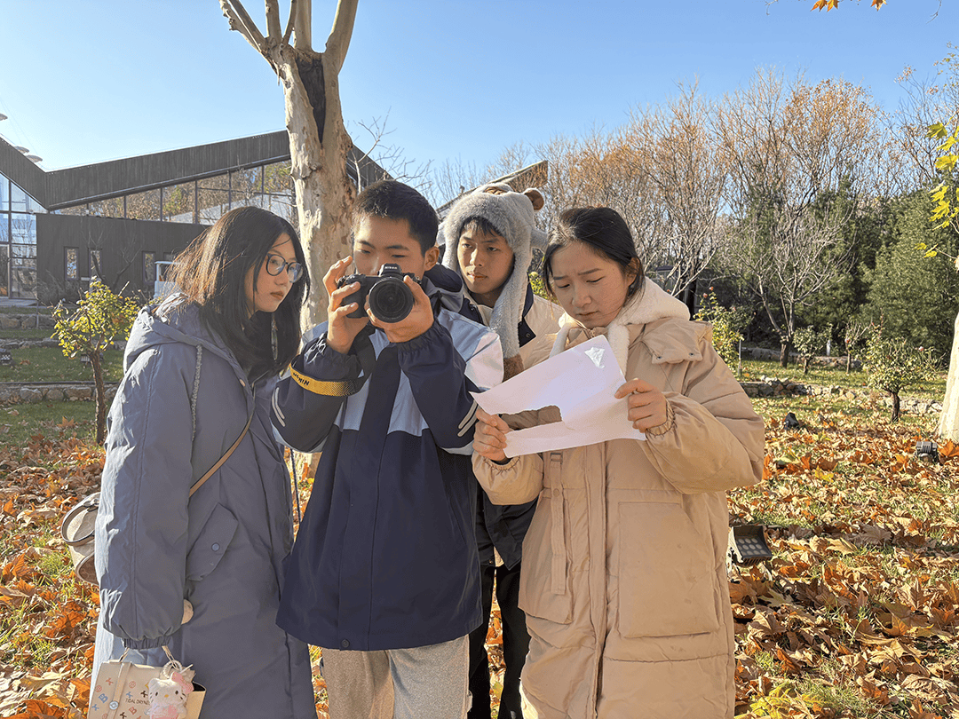ShawndaFei6q8's tweet photo. @CampusPhotographyClub’s "Shutter Walk" this Sat (10am) at Central Park! Snap autumn vibes u0026 win polaroid prizes. Meet by the fountain—all skill levels welcome!， https://t.co/xj7yoheJl5