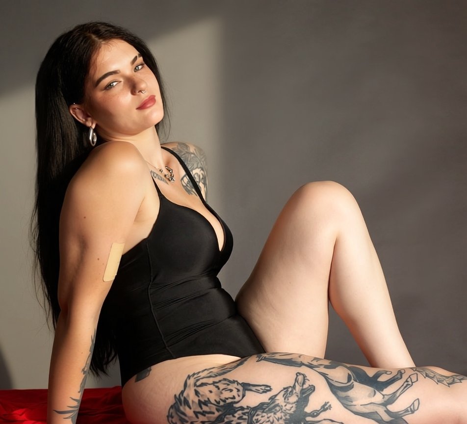 Mis_Alkaline's tweet photo. Lookin' like a renaissance painting. 🎨

#nsfw #model #photoshoot #studiophotography #wataa #goon https://t.co/Rvzy0xd3n0