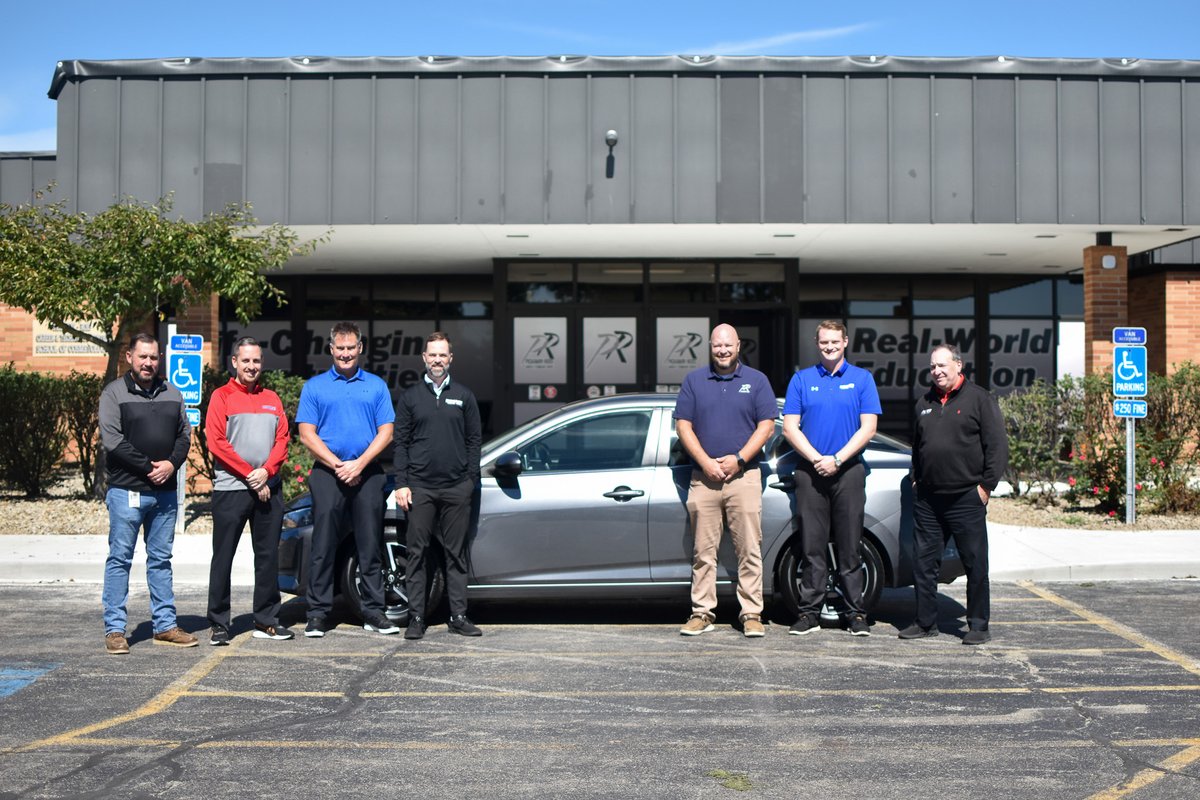 PickawayRossCTC's tweet photo. Thank you, Nourse Chillicothe Automall, for donating a car to Pickaway-Ross! 🚗 This donation supports our work to make driver education more accessible so that earning a license is less of a barrier for students entering the workforce. #PRCTCWorks https://t.co/p2vUBBSb5w