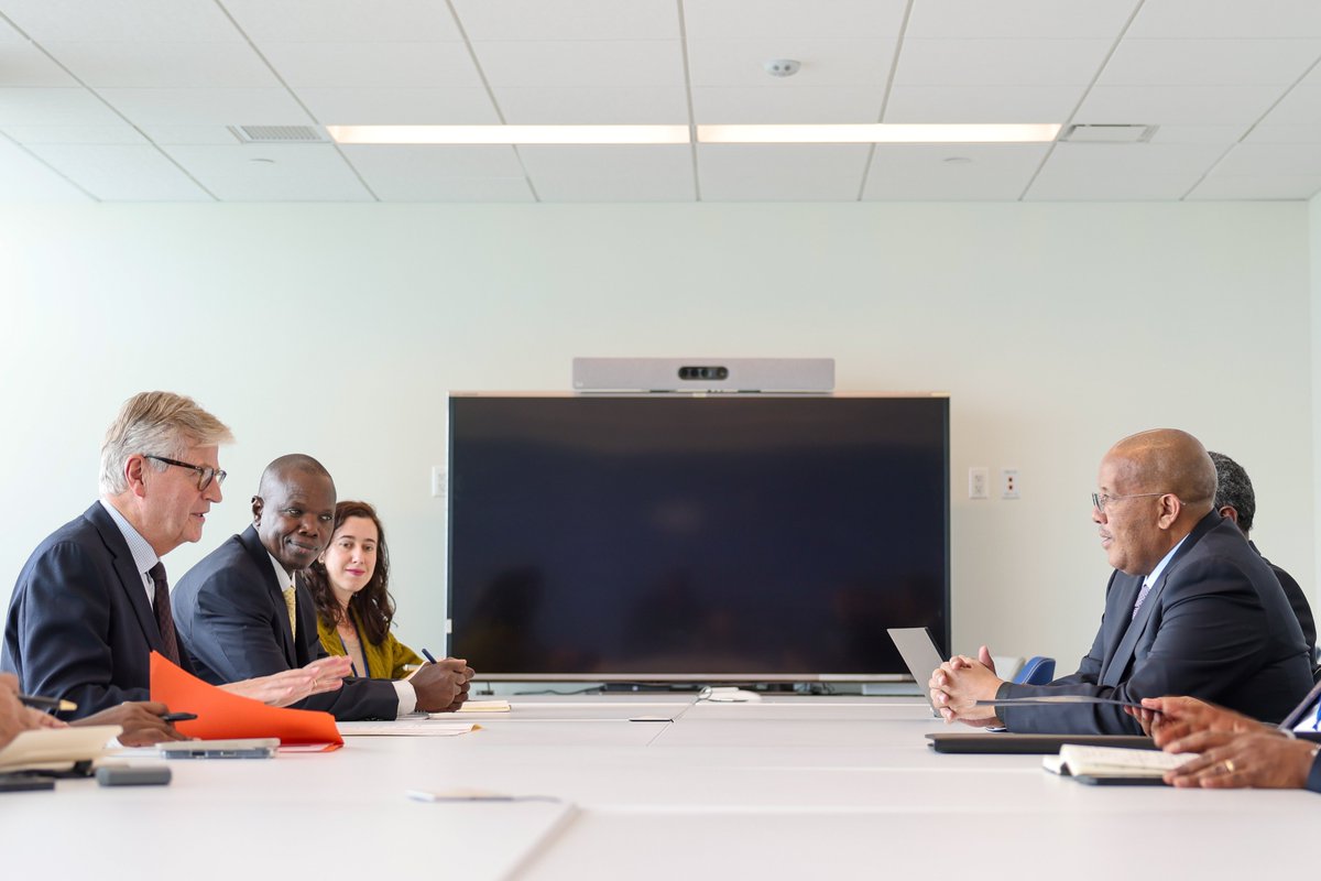 Lacroix_UN's tweet photo. Thanked H.E. Dr. Getachew Reda, Ethiopia 🇪🇹 Minister Adviser for East African Affairs, for the country's longstanding support to @UN peace ops. I reiterated my condolences over the recent killing of three Ethiopian peacekeepers who were serving for peace with @unmissmedia. #UNGA https://t.co/5WQscV8vHE
