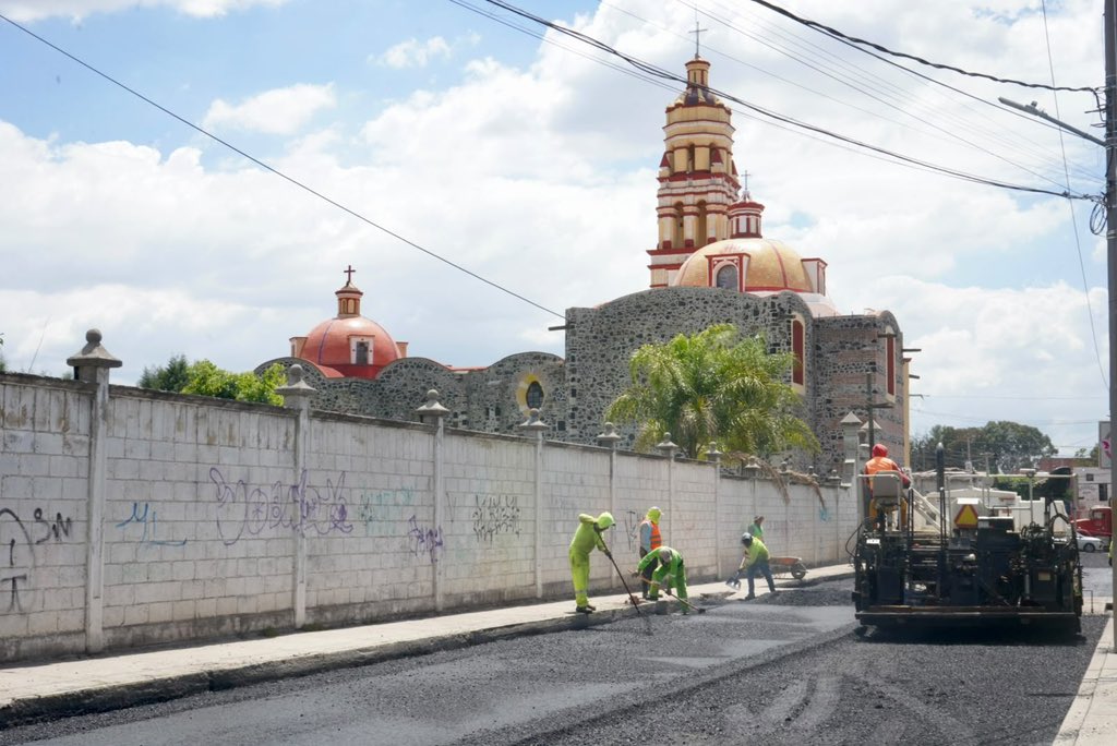 TonantzinFdz's tweet photo. ¡Trabajamos sin ✅ descanso por San Pedro Cholula! 

Mantenemos jornadas continuas en el Barrio de 🚧 Jesús Tlatempa para concluir en tiempo los trabajos en la calle 8 Norte y 22 Oriente. 

¡Cumplirle a nuestra 🧑‍🧑‍🧒‍🧒 comunidad gente es la prioridad! https://t.co/FZt7GEaJEp