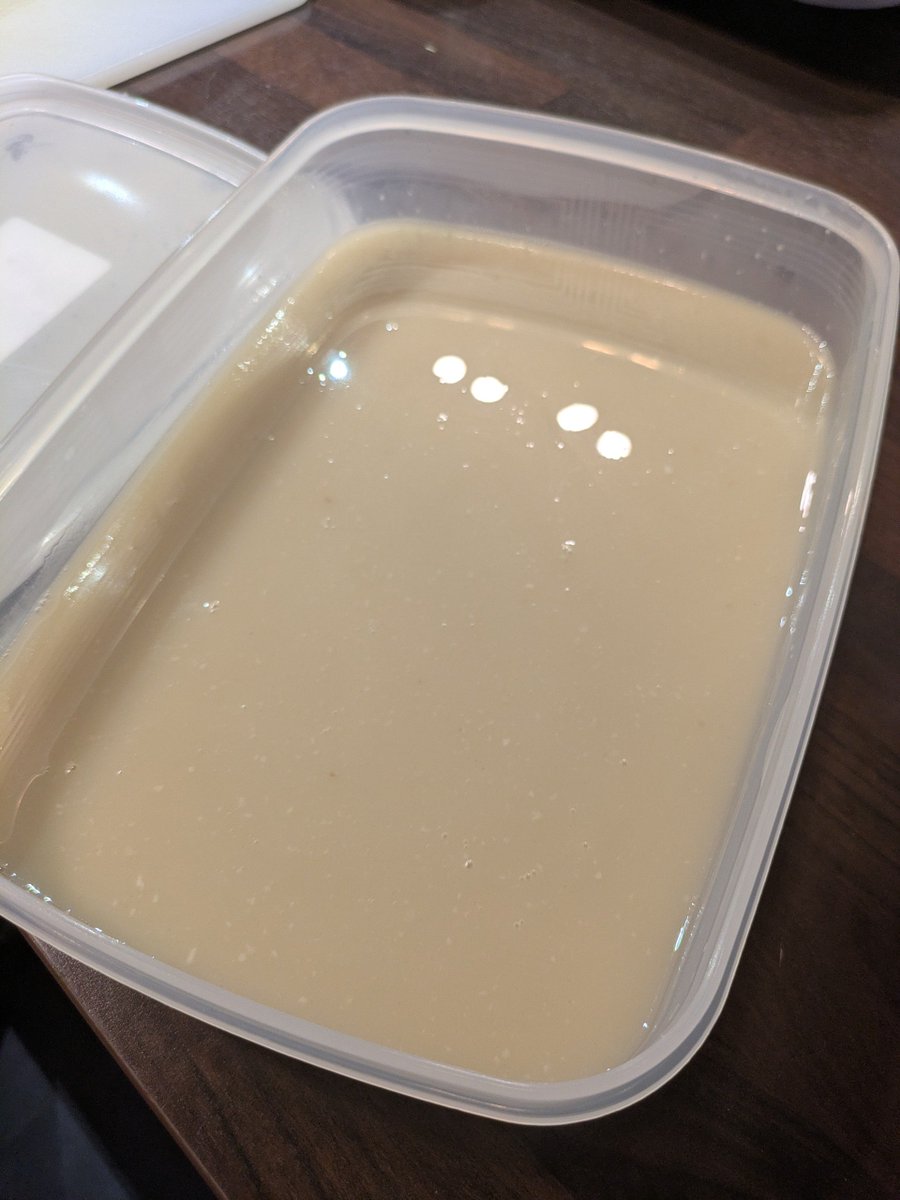 ibu_Cthu's tweet photo. 一番出汁完成。量は2.6L。味は濃厚。明日2番出汁とってブレンドして7Lを目指す https://t.co/Gqd9fTLm62