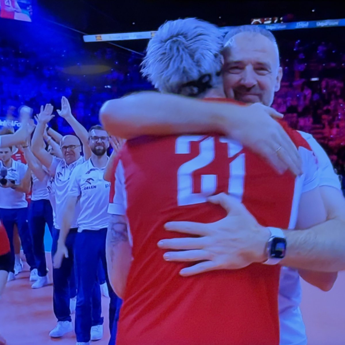 maviasi04's tweet photo. najpiękniejsze obrazki jak ojciec z synem cieszą się ze zwycięstwa w finale me #gangłysego https://t.co/2ebzaHzw6L