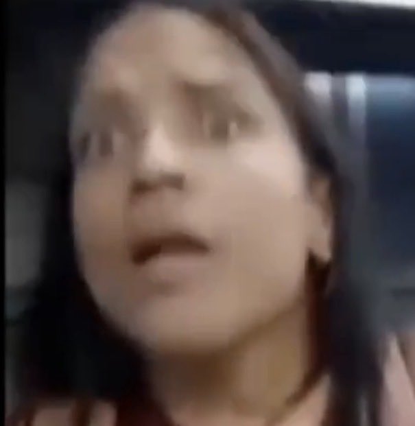 katVonKow's tweet photo. @MarvinBeisbol @Raf48353742 Dejen de defender lo indefendible,prohibido animales en el metro punto. Que vaina es? Totalmente frita esta mujer. https://t.co/po5VK3i5cr