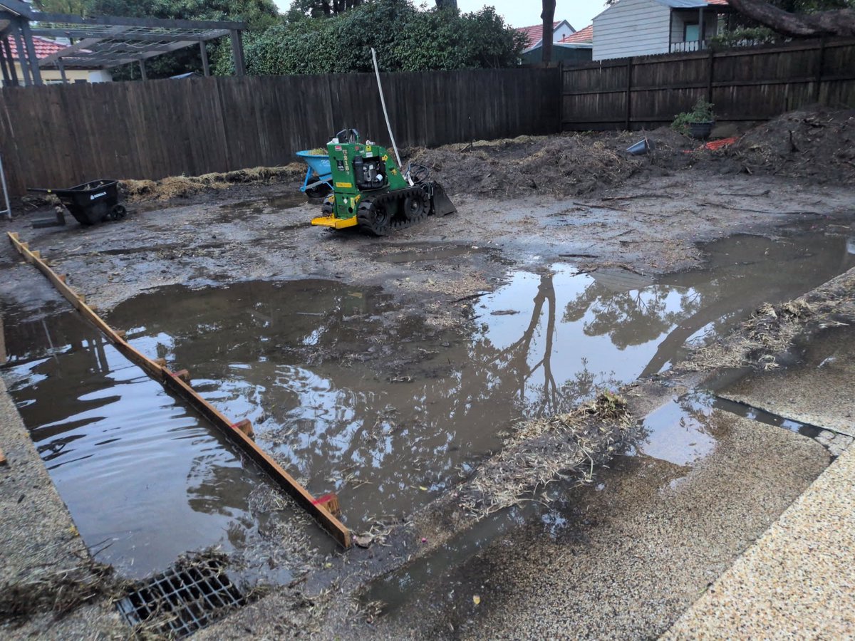 mypoolpainter's tweet photo. Sydney based, Text us @ 0438 553 000  Rain was not helpful but we still managed to remove lawn, new drainage installed, yard levelled,new lawn laid, 46 mtrs of new planter boxes, new & extended paving, frameless glass pool fence.  #landscaping #swimmingpools #paving #backyardmakeover