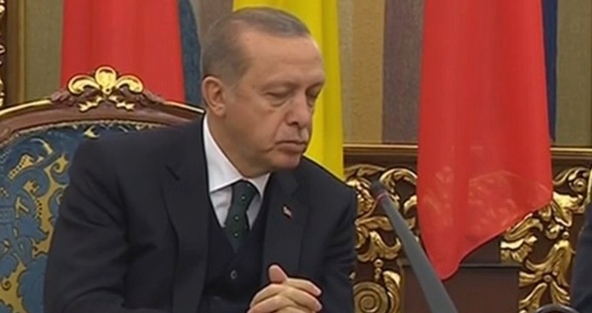 dikdurur1's tweet photo. Şu adamın emekleri zayi edilir mi hiç mi şerefiniz gururunuz yok şerefsizler. https://t.co/3dxSMnmk8b