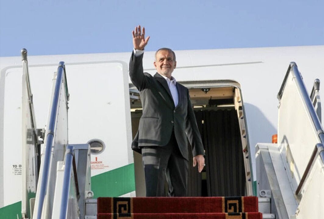 Trapiello's tweet photo. EE.UU.  intentó quebrar a Irán y falló. 
Intentó aislar a Irán y falló. Intentó estrangular a Irán y falló. 
Intentó bombardear a Irán hasta someterlo y falló.
Irán aún está aquí. 
Irán aún se mantiene en pie. Irán aún habla. 
Y el mundo lo escuchó.
Voló de ida y vuelta! https://t.co/liqeuvAzru