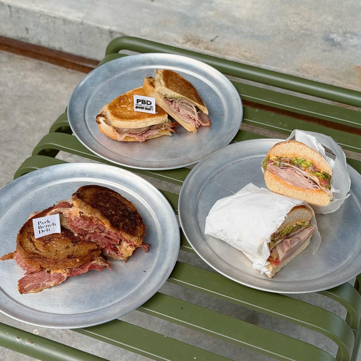 amelialee8mudwg's tweet photo. I missed @parkbenchdeli before, so I visited during their 3-month pop-up. The pastrami Reuben was the highlight—tender and flavourful—but the other sandwiches had overly dry bread. Decent, though not worth the price or trip. https://t.co/GnnCpNkD8o