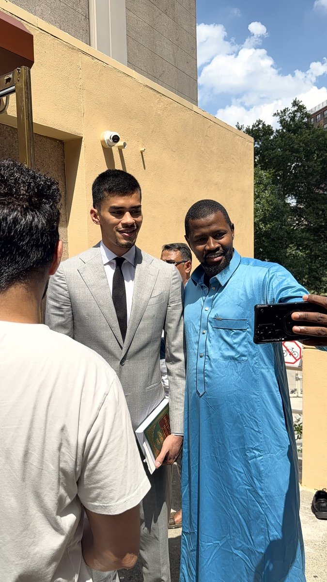 hakimbaachie's tweet photo. WATCH: Photos of brother sneako at Jumu-ah prayers yesterday in NYC https://t.co/NTX3Xo07Ux