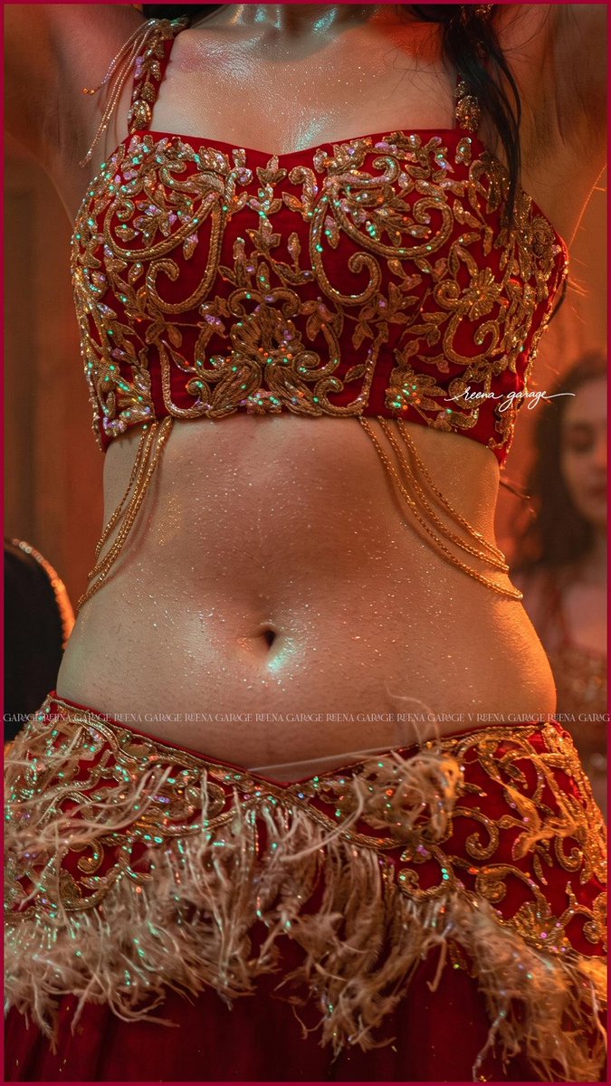 Omega191918's tweet photo. Krithi Shetty in “Abdi” — pure heat, bold glamour, and an absolutely captivating screen presence. 🔥❤️🔥
#KrithiShetty #Abdi #SouthIndianCinema #Tollywood #Hotness #Glamour #Trending #Viral #X https://t.co/elxp8cX64R