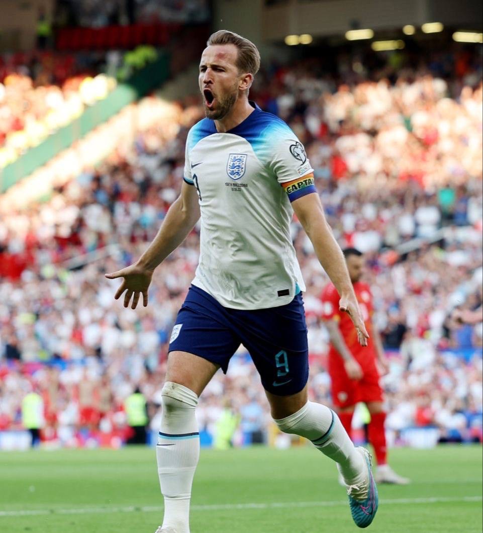 KalshiEPL's tweet photo. 🚨| FUN FACT: Lamine Yamal’s last 4 international games have involved Messi, Ronaldo, Mbappé and Harry Kane.

He won all 4 of them. 🏅🔥 https://t.co/INTuWjqQPE