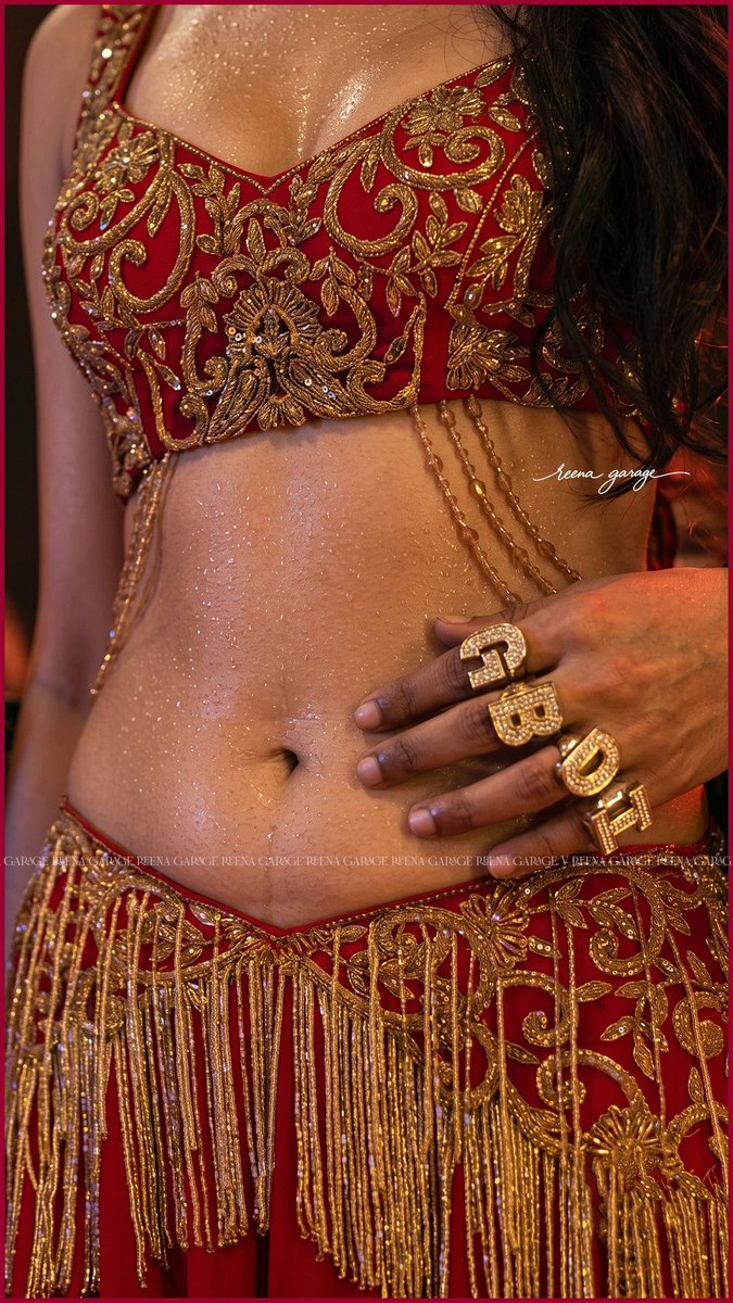 Omega191918's tweet photo. Krithi Shetty in “Abdi” — pure heat, bold glamour, and an absolutely captivating screen presence. 🔥❤️🔥
#KrithiShetty #Abdi #SouthIndianCinema #Tollywood #Hotness #Glamour #Trending #Viral #X https://t.co/elxp8cX64R