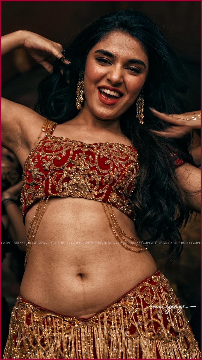 Omega191918's tweet photo. Krithi Shetty in “Abdi” — pure heat, bold glamour, and an absolutely captivating screen presence. 🔥❤️🔥
#KrithiShetty #Abdi #SouthIndianCinema #Tollywood #Hotness #Glamour #Trending #Viral #X https://t.co/elxp8cX64R