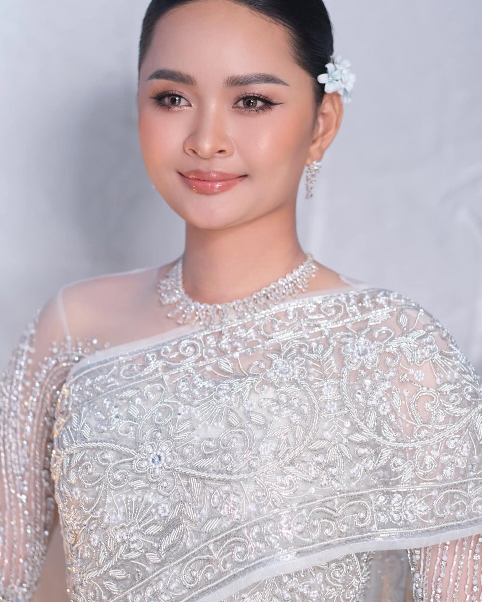 johncampbellfri's tweet photo. Congratulations, sis Son Channeath! Ring ceremony outfit by Chheang Samnang Bridal, Branch 1 
Makeup: Nhem Vitou 
Hair: Srey Na Mp https://t.co/3BNPU7oXze