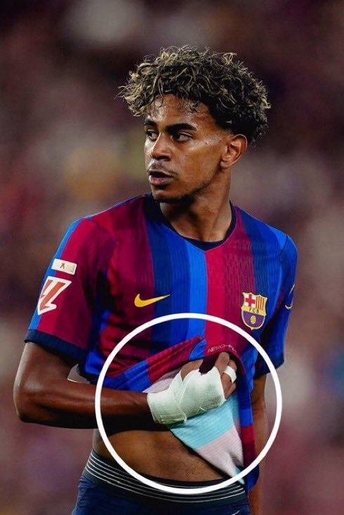 Ronaldo46050978's tweet photo. 🚨 EXCLUSIVA 🚨 

La UEFA tiene que empezar a investigar esto de las vendas ..
Y los de antidoping también..
@UEFAEURO @CELAD_esp https://t.co/PaV5EjKafl