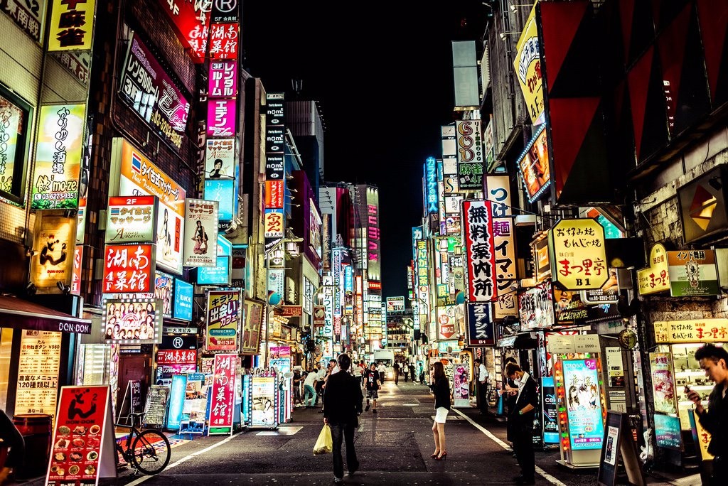 yokokloeden's tweet photo. 20代の私は日本の技術を海外展開する仕事をしていました、FeliCaとi-mode。どちらも負けてのちにガラパゴスと揶揄気味に呼ばれます。だから「日本を売る仕事は二度とやらない」と決めました。それなのに今、日本の美意識を軸に設計をしています。「時代の力」と「個人の力」について書いた力作です↓ https://t.co/1YabWuBlP7