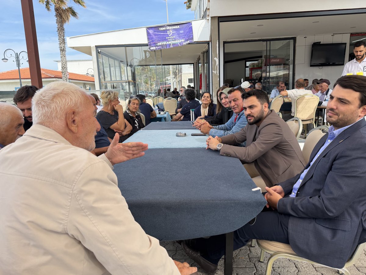 cesmeakparti's tweet photo. İlçe Başkanımız Sn.@pinarozen76 , İlçe Koordinatörümüz Sn.@EmreNasr6 ve İlçe Teşkilatımız; “Türkiye Yüzyılı Buluşmaları” kapsamında İlçemizi ziyaret eden MKYK üyemiz Sn.@avfatihselman ile beraber Çiftlik Mahallesinde vatandaşımızla ve esnafla bir araya geldik.
@Bilalsaygili https://t.co/mGhEoMv44E