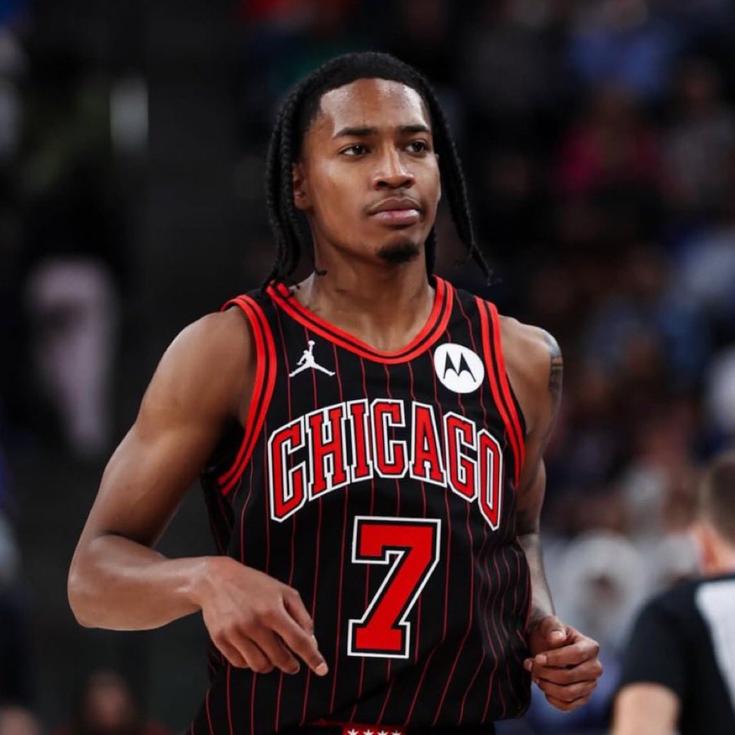 TheHoopCentral's tweet photo. BREAKING: TRADE DETAILS

Hornets receive:
Rob Dillingham 

Bulls receive:
Buddy Hield
Cash

(via @ShamsCharania) https://t.co/ujZC2uEUTq