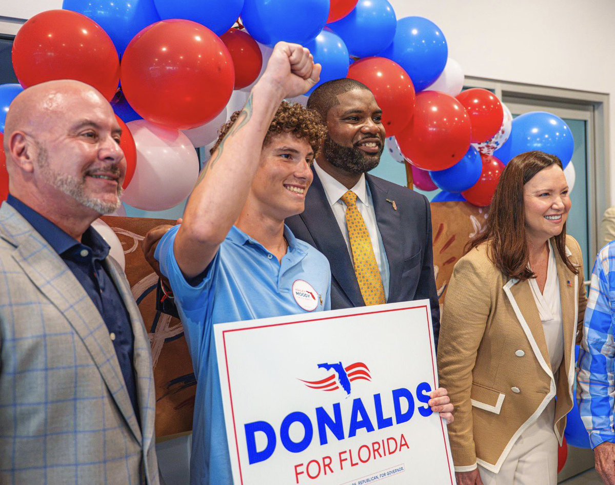 ByronDonalds's tweet photo. The best part of the campaign trail is meeting the people who make Florida so special.

Every conversation reminds me exactly why I’m fighting to keep our state affordable: Floridians deserve to build a life, raise a family, and continue calling the greatest state in the nation home.

Let's keep fighting, Florida.